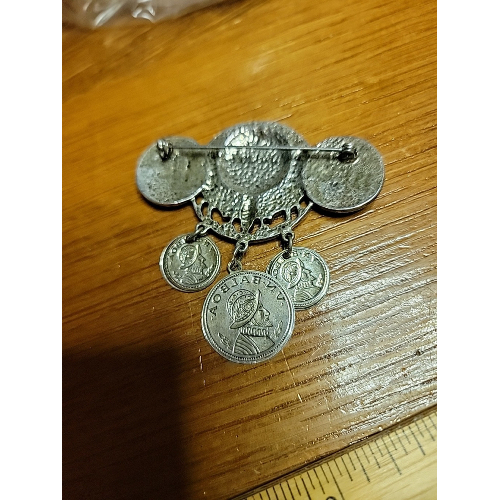 Vintage Panama Balboa Coin Dangle Brooch Silver Tone Souvenir Boho - Picture 5 of 7